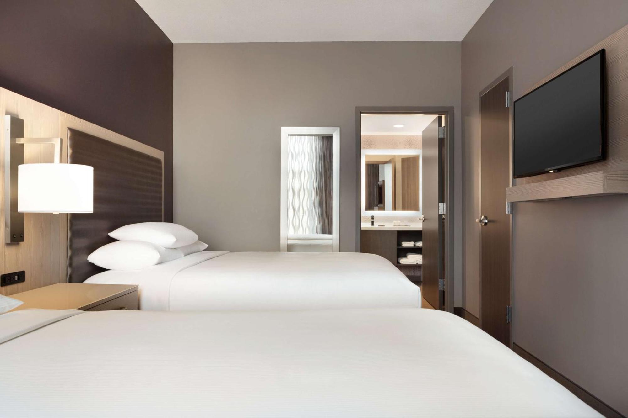Embassy Suites By Hilton Charlotte Uptown Екстериор снимка