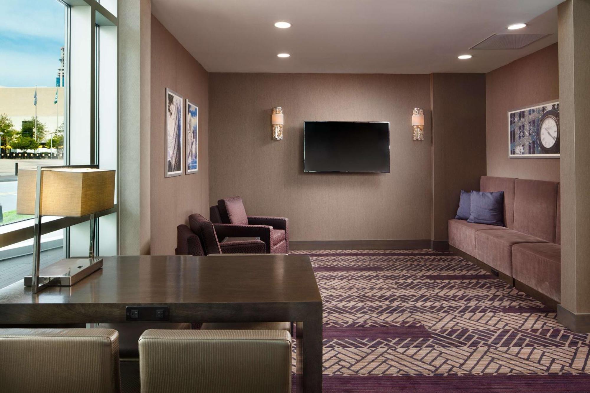 Embassy Suites By Hilton Charlotte Uptown Екстериор снимка