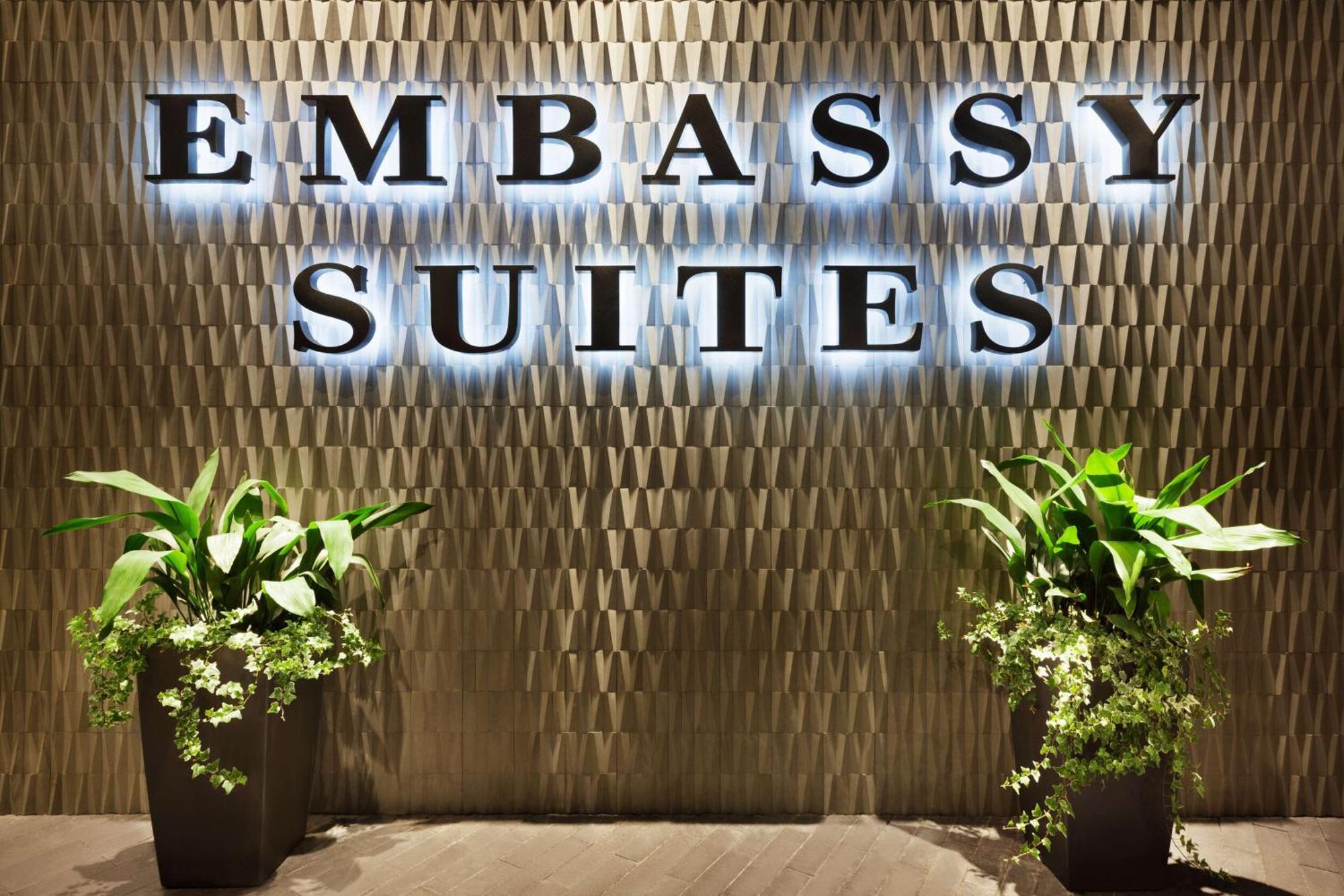 Embassy Suites By Hilton Charlotte Uptown Екстериор снимка