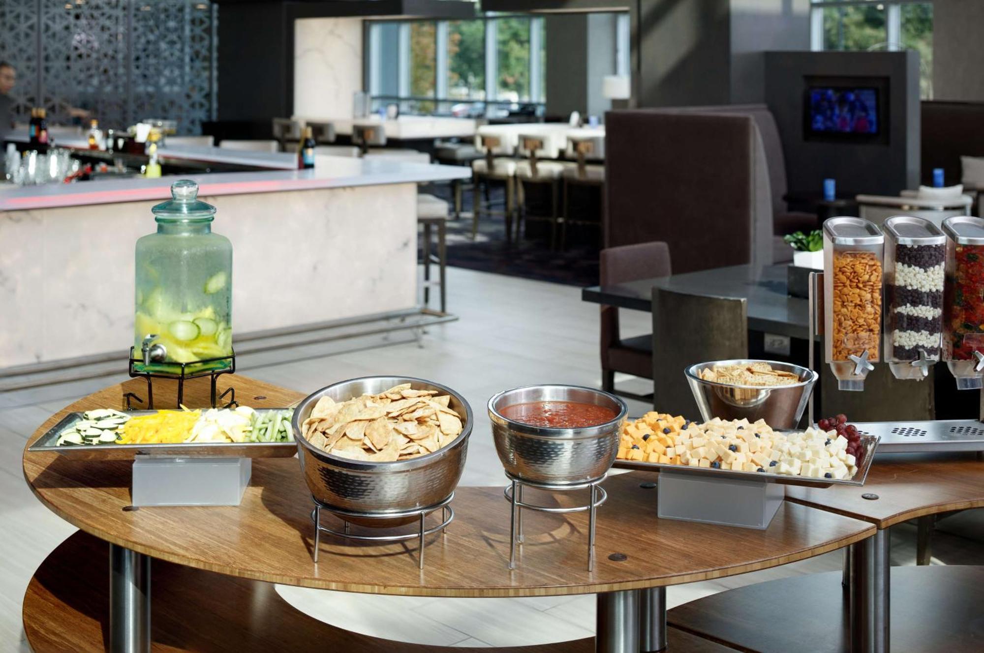 Embassy Suites By Hilton Charlotte Uptown Екстериор снимка