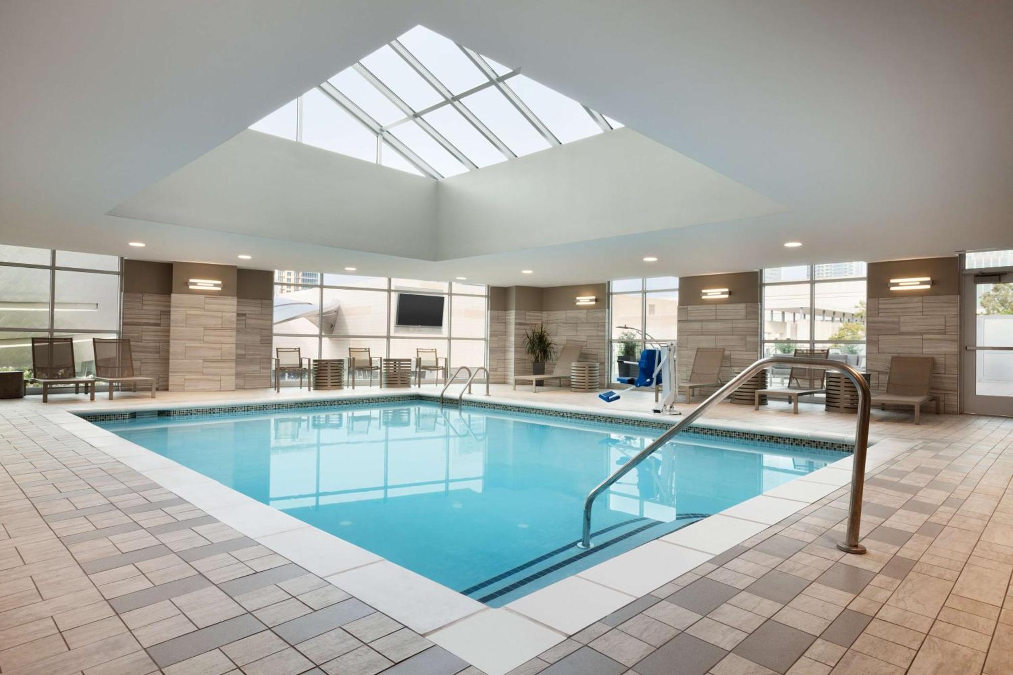 Embassy Suites By Hilton Charlotte Uptown Екстериор снимка